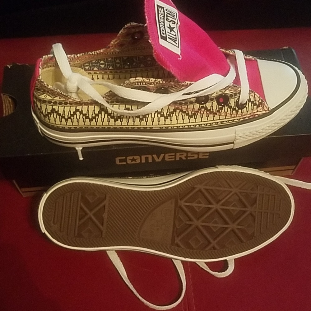 Converse - Picture 2 of 2